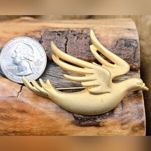 Bird Brooch Gold Tone Matte Finish Measures 2½" X 1¾"